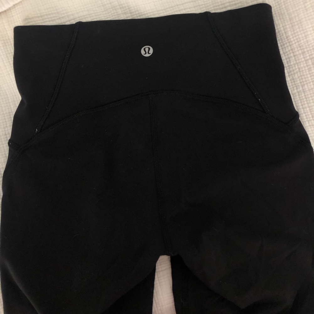Lululemon black high waisted cropped legging pants